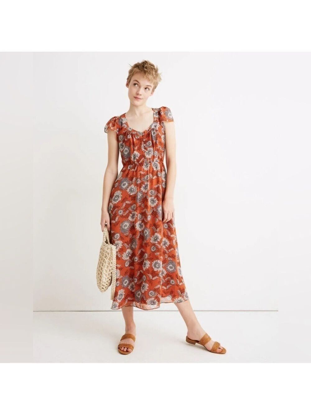 Madewell Sheer-Sleeve Button-Front Midi
Dress in Gathered Blooms
Size 6